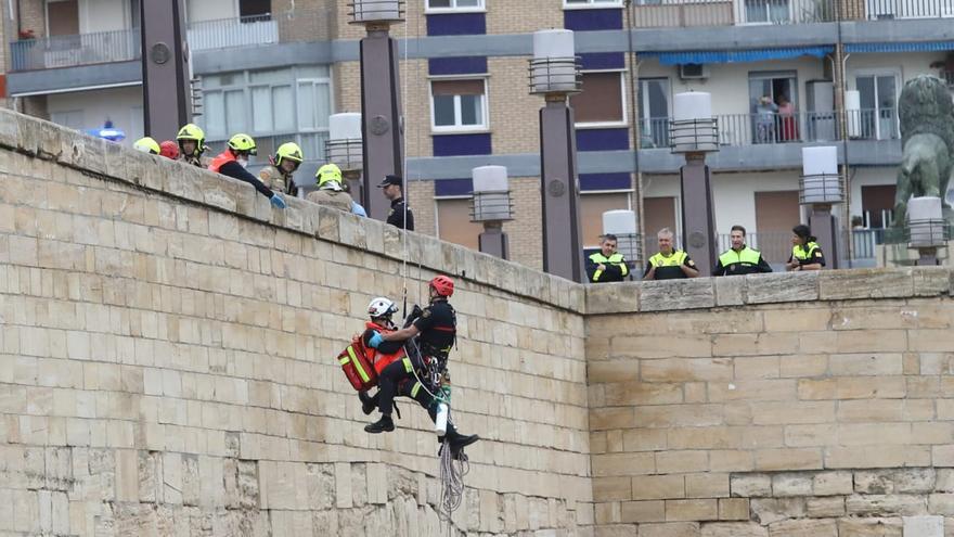 Rescate de un hombre en el río Ebro, en Zaragoza
