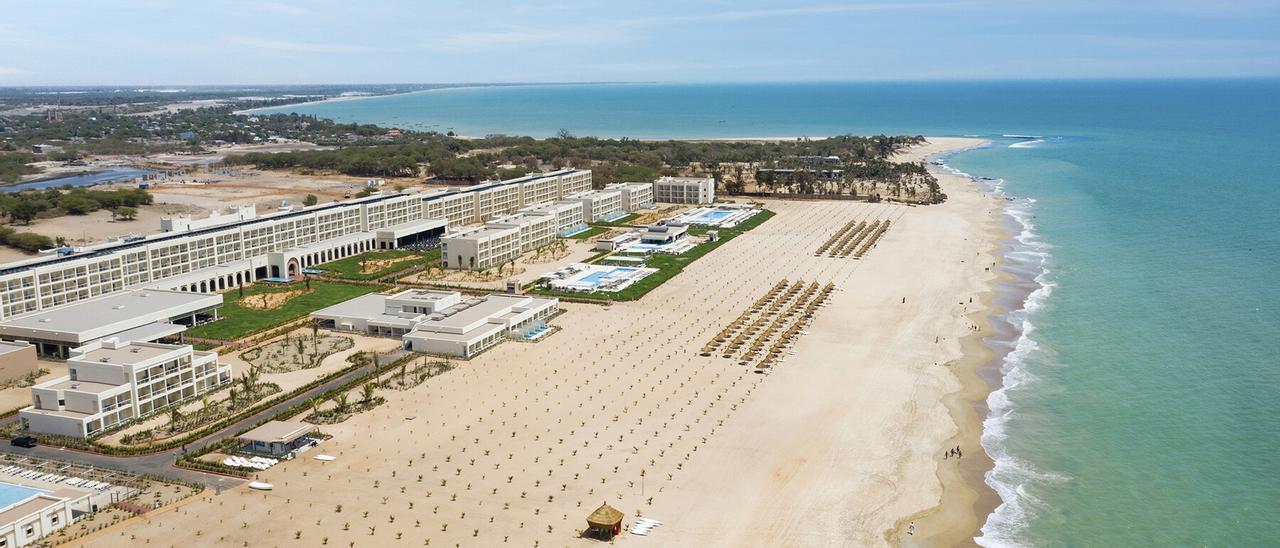 Hotel Riu Baobab, junto a la playa de Pointe Sarène.