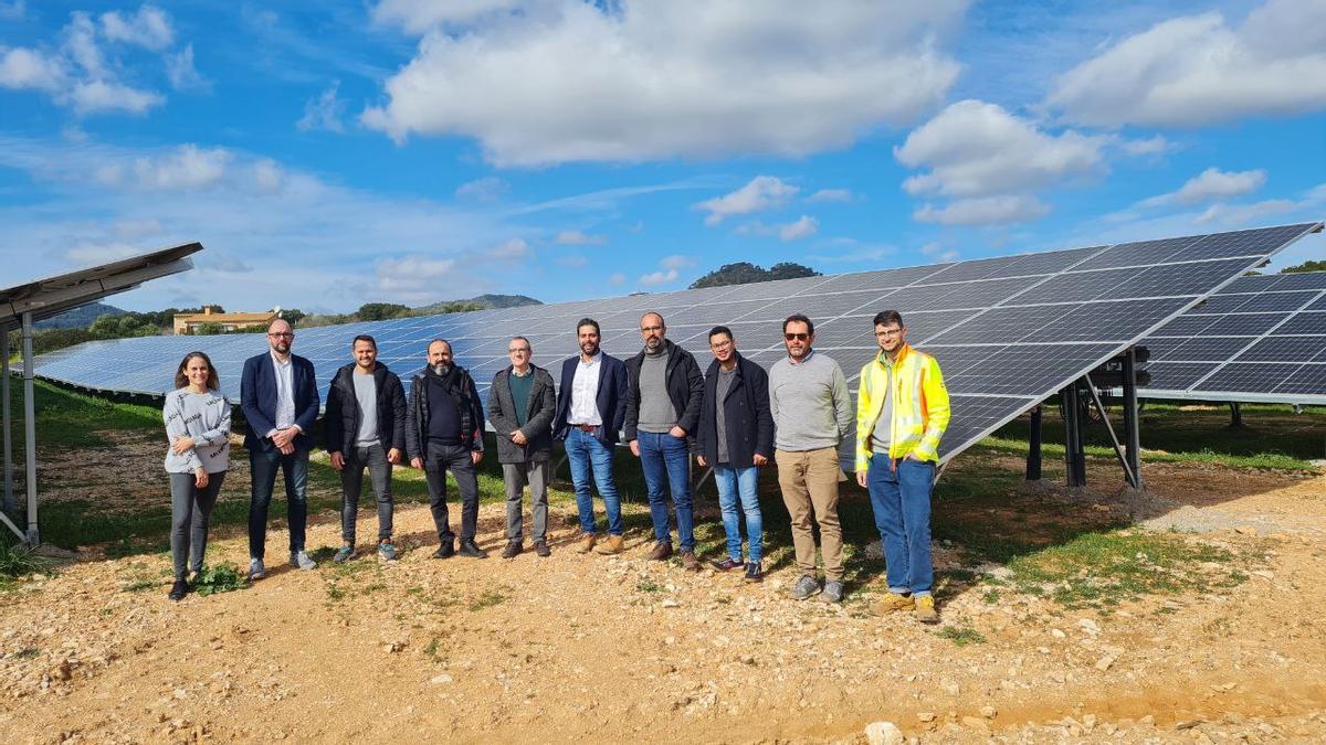 Las autoridades autonómicas y municipales han visitado este miércoles la cantera de Can Cirerol.