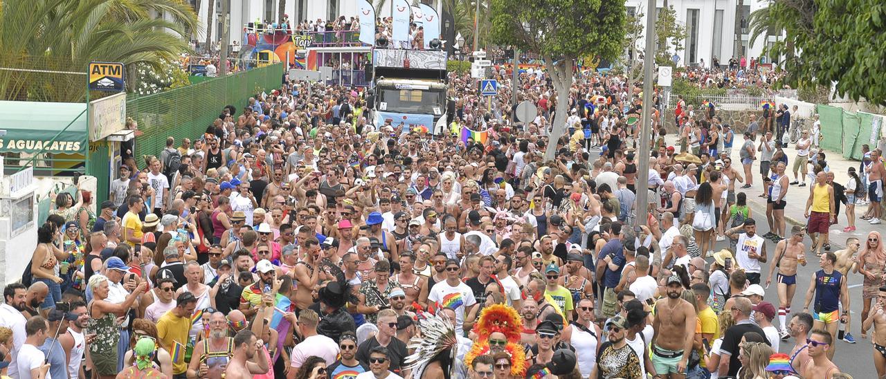 Vista general del desfile del Maspalomas Pride el pasado sábado.