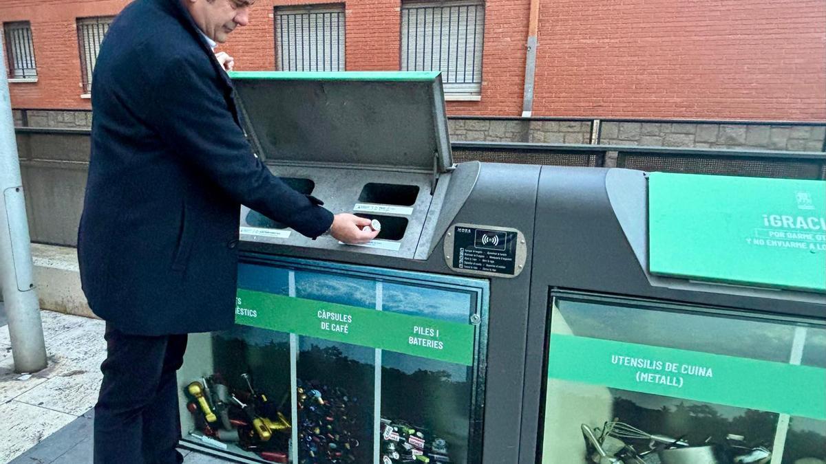 El concejal de Medio Ambiente y Gestión de Residuos anima a los vecinos a seguir utilizando este servicio accesible las 24 horas del día.