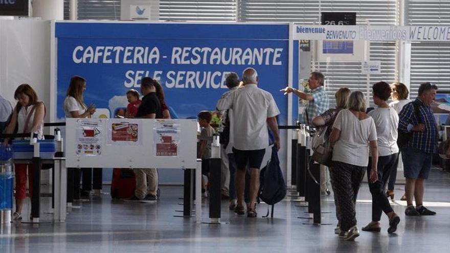 Solo 82 trabajadores en Zaragoza están llamados a la huelga en Aena