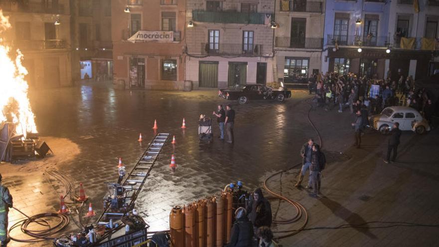 La sèrie de Netflix «Hache» celebra Sant Joan a la plaça Major