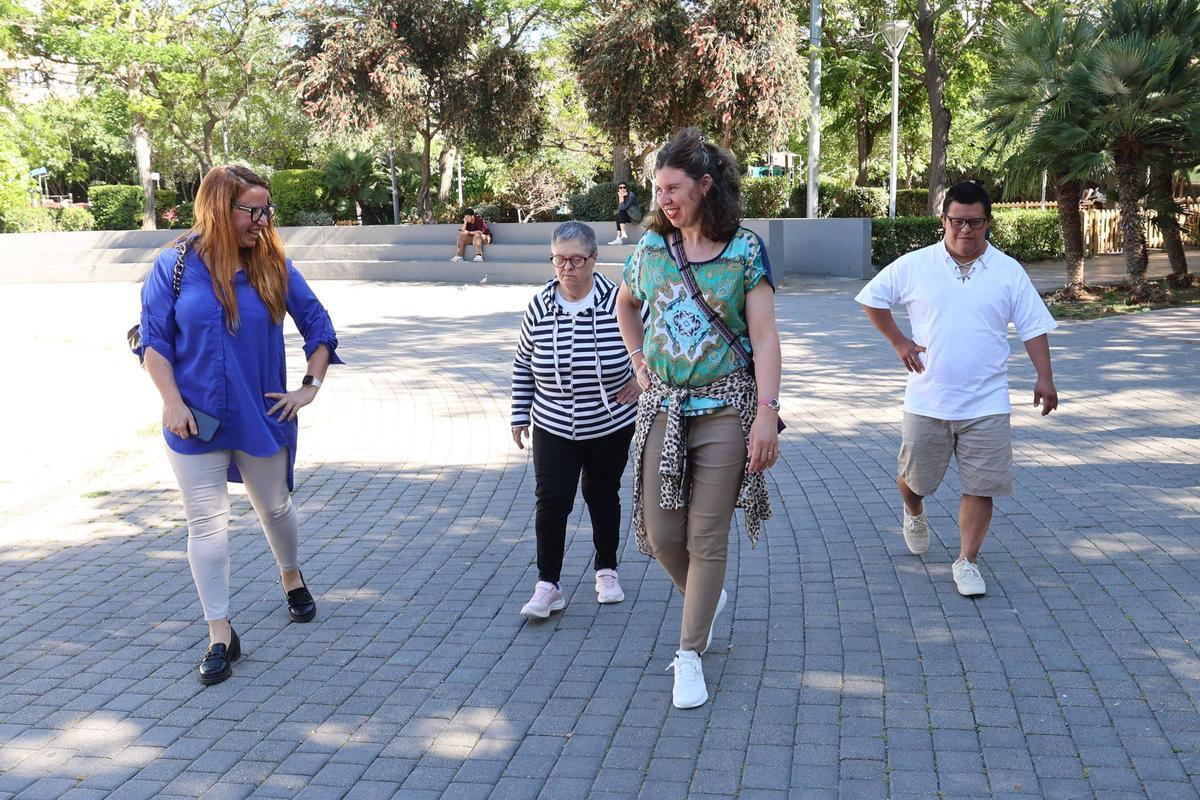 Una master class de modelaje en el Parque de la Paz, en imágenes