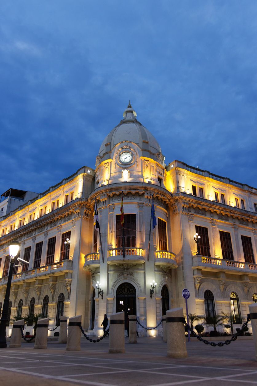 El ayuntamiento de Ceuta se encuentra en la plaza de África.