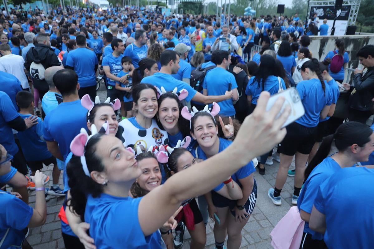Un tsunami azul recorre Córdoba por el autismo