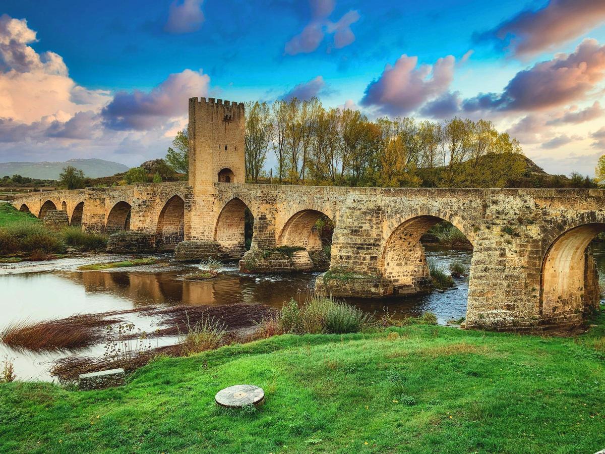 El puente medieval sobre el Ebro