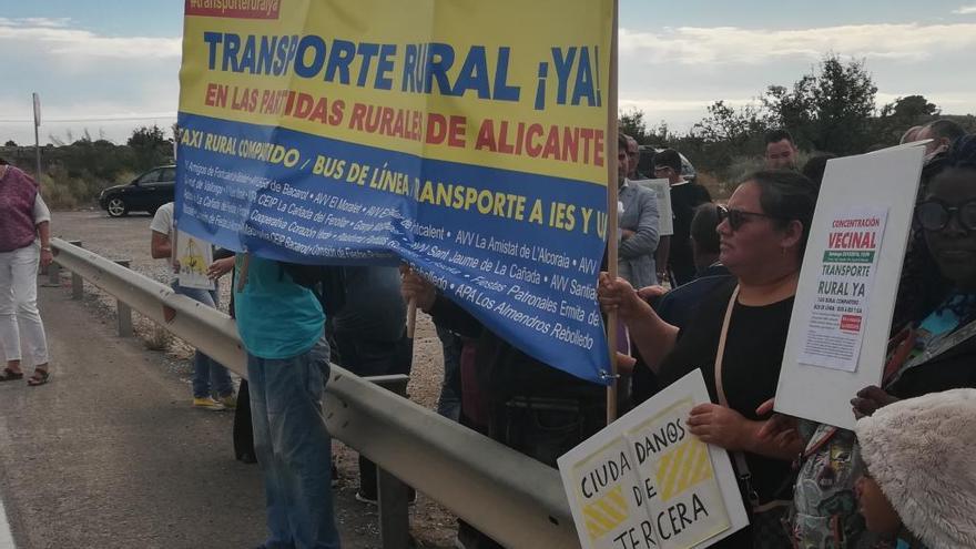 Las partidas alicantinas continúan sin taxi rural