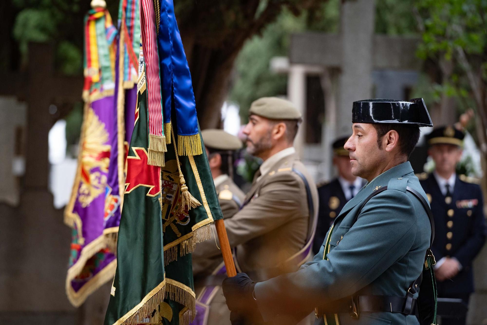 Zamora homenajea a los militares caídos en el cementerio