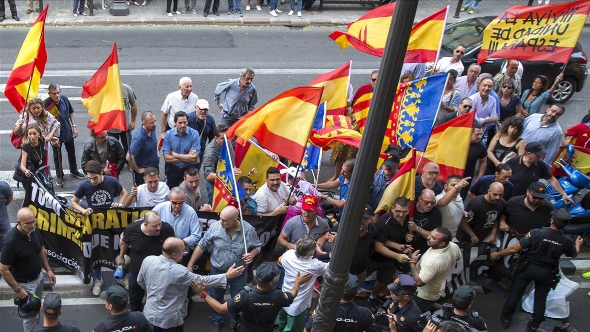 zentauroepp40281740 valencia 25 9 2017 pol tica  protesta ultra durante el acto 170925200518