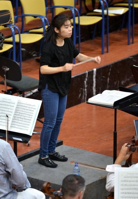 ELIM CHAN DIRECTORA CHINA ORQUESTA FILARMONICA