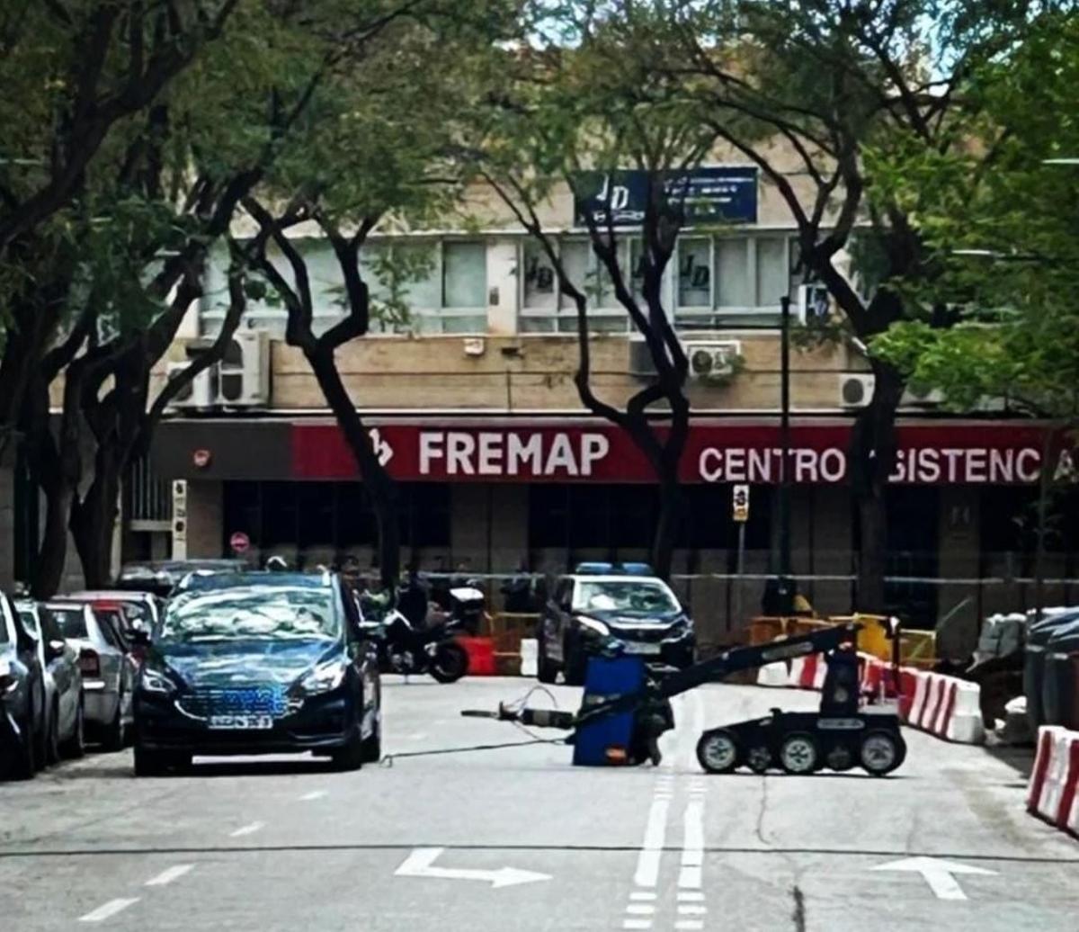 Los Tedax actúan en la calle Compositor Lehmberg por lo que resultó una falsa alarma de coche bomba.