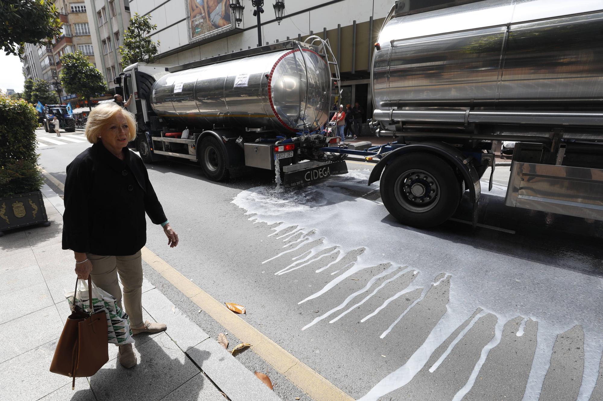 EN IMÁGENES: Así fue la tractorada de protesta del campo asturiano en Oviedo