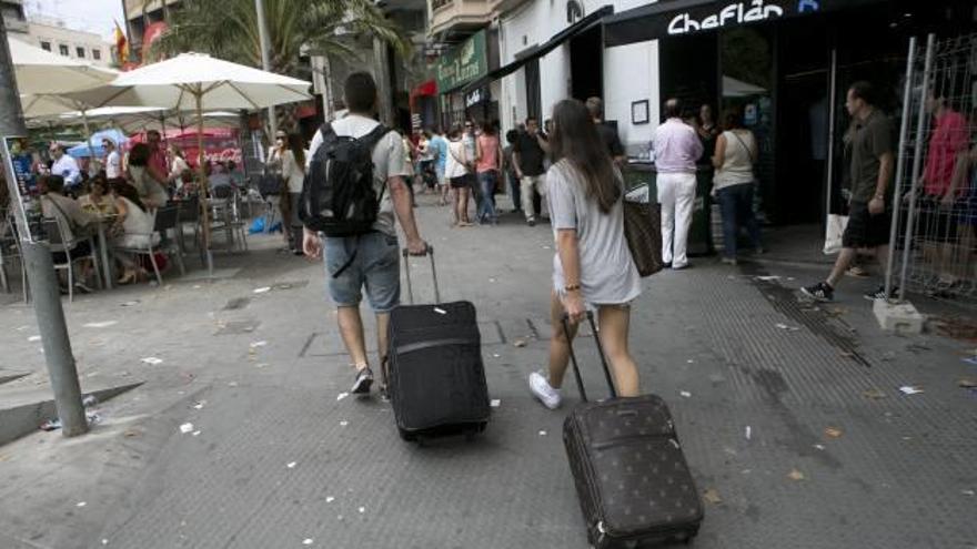 Las Hogueras generan un nuevo perfil de turista: el festero que va a un hotel para no coger el coche