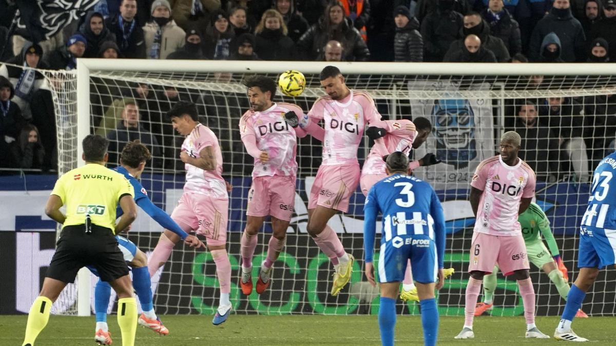 Boyé empató de falta para los locales.