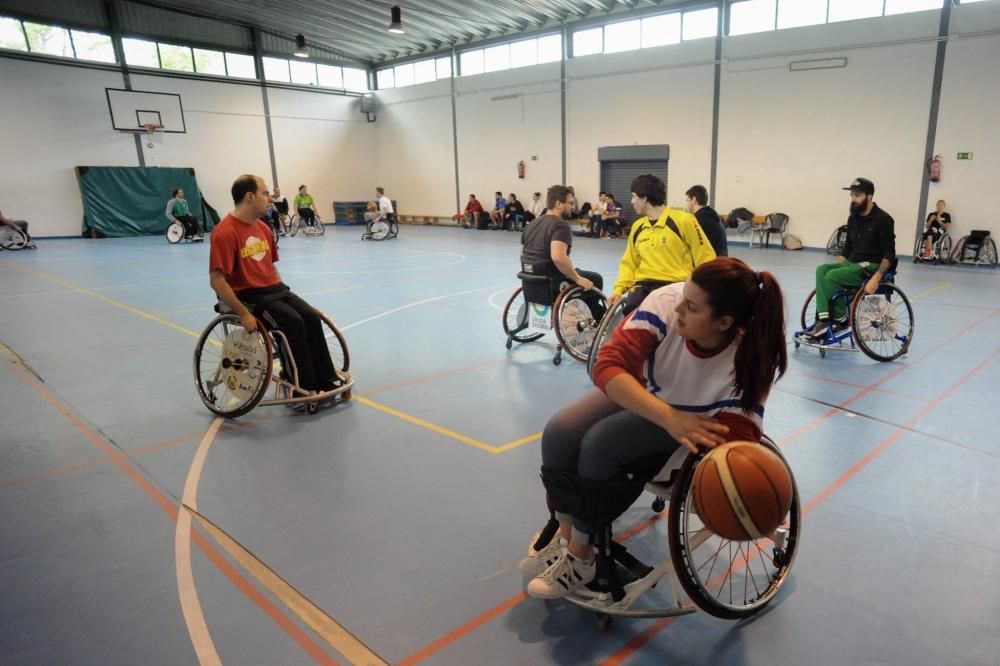 Estrenándose en el baloncesto en silla de ruedas