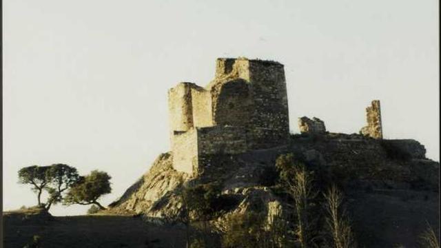 Vista del Castillo de Alba, fortaleza enclavada junto al río Aliste