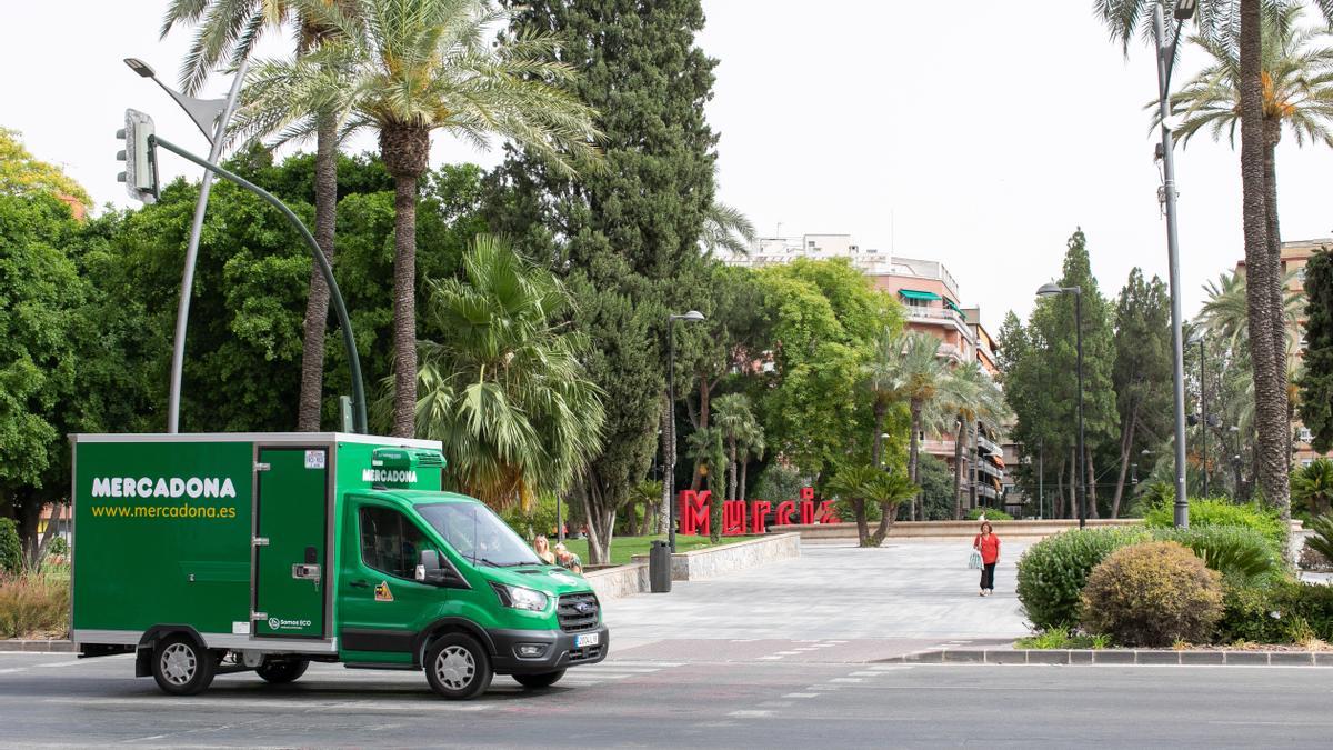 Un camión repartidor de Mercadona