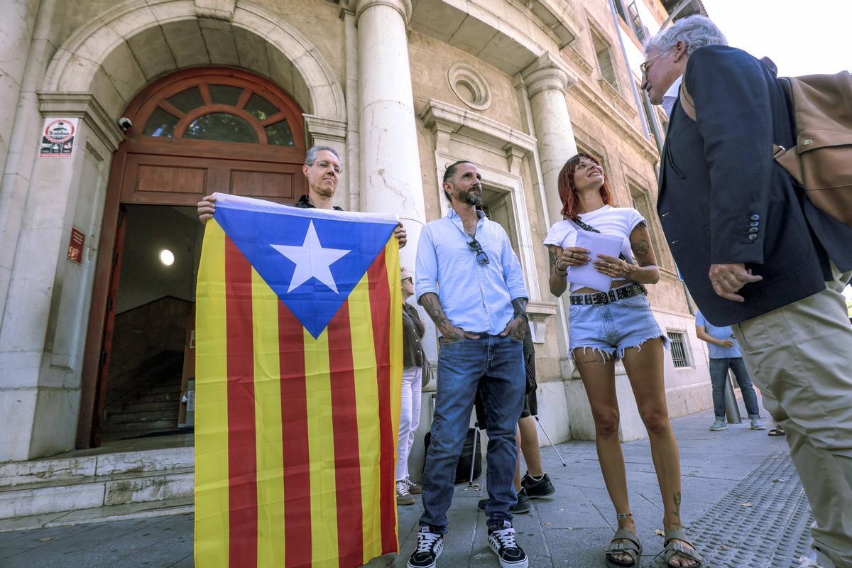 Biel Mesquida, Lucía Muñoz y Jaume Sastre arropan a Balti Picornell por la querella de Jorge Campos por llamarle “puto nazi”