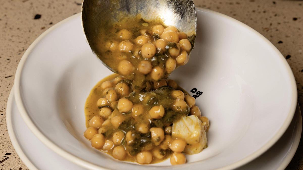 El potaje de espinacas y bacalao de Casa de Comidas.