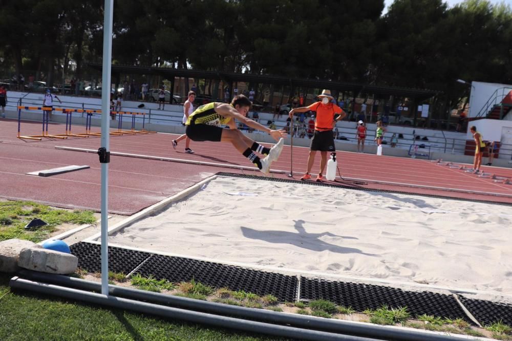 Control federativo de atletismo en Yecla