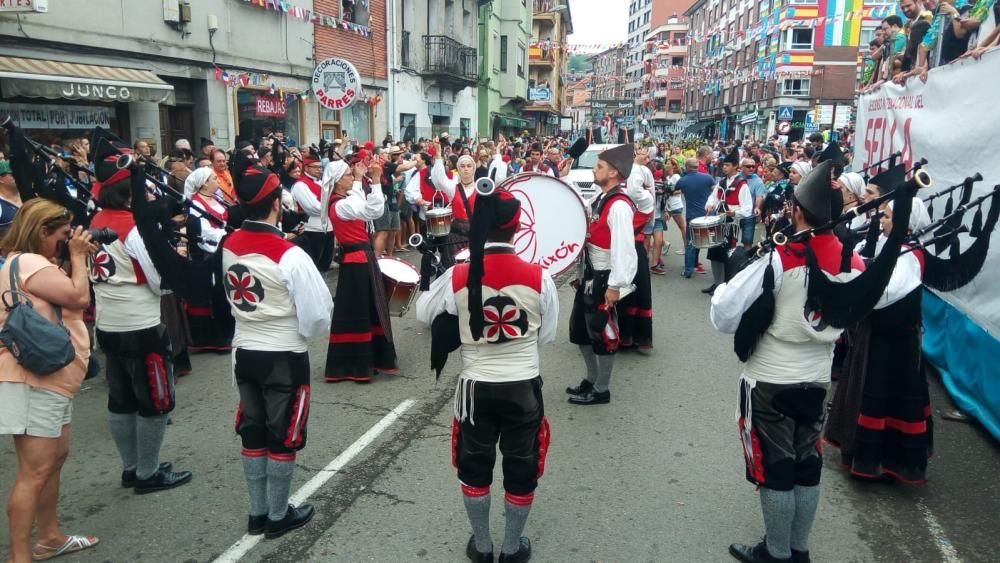 Ambiente festivo en el Descenso del Sella