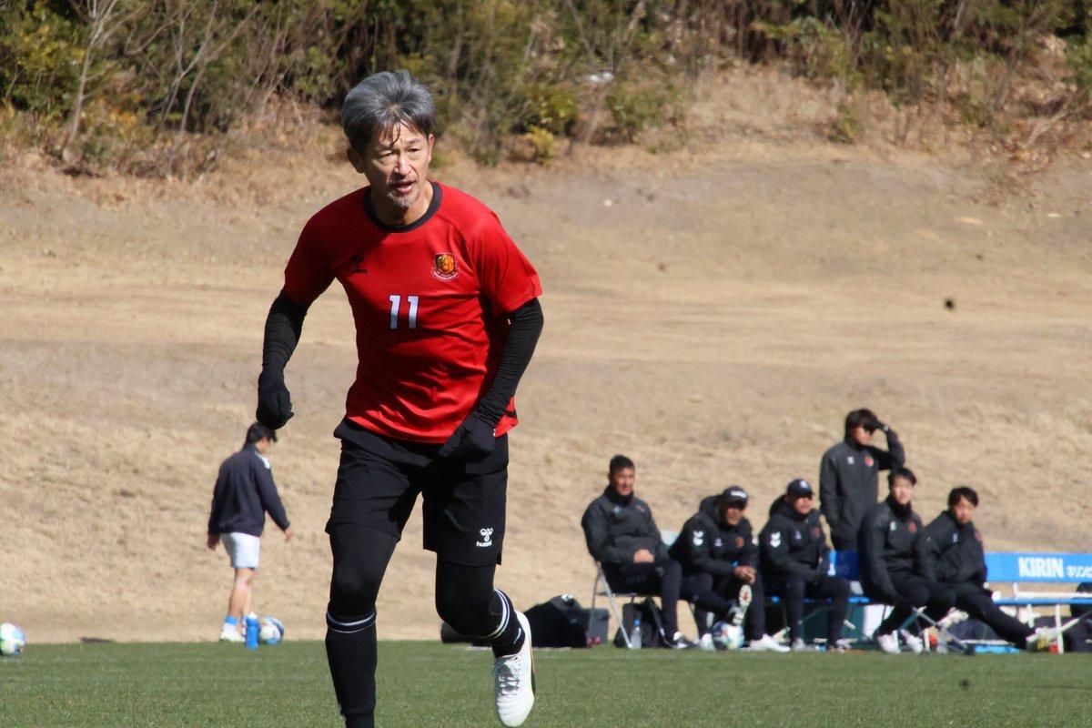 Kazu Miura entrenando con el Fukushima United