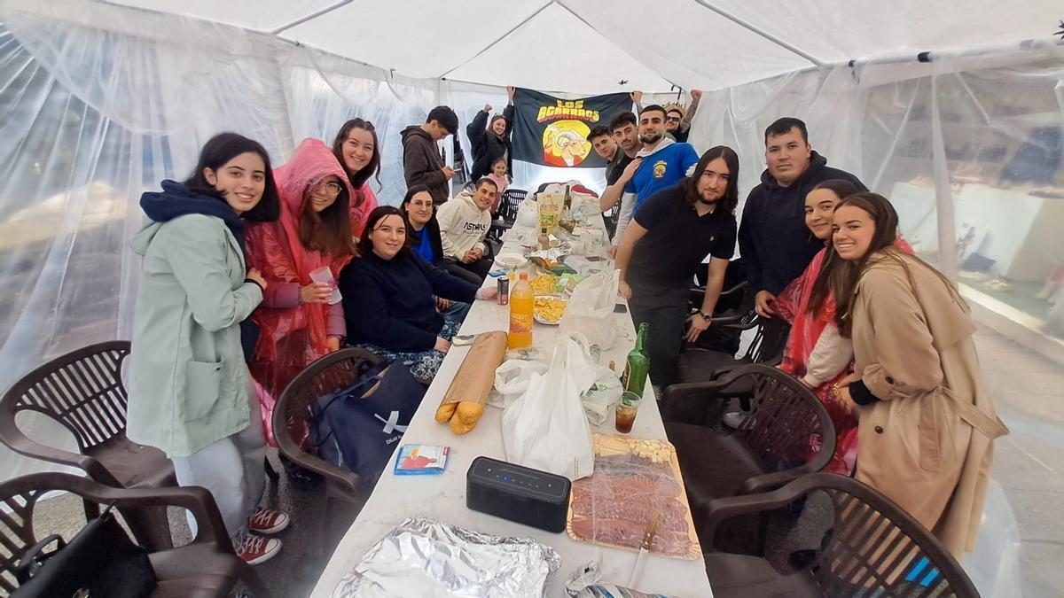 Un grupo de comensales.
