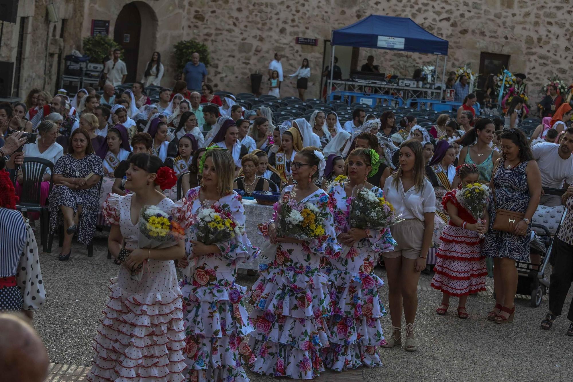 Manto de flores para la patrona de Santa Pola