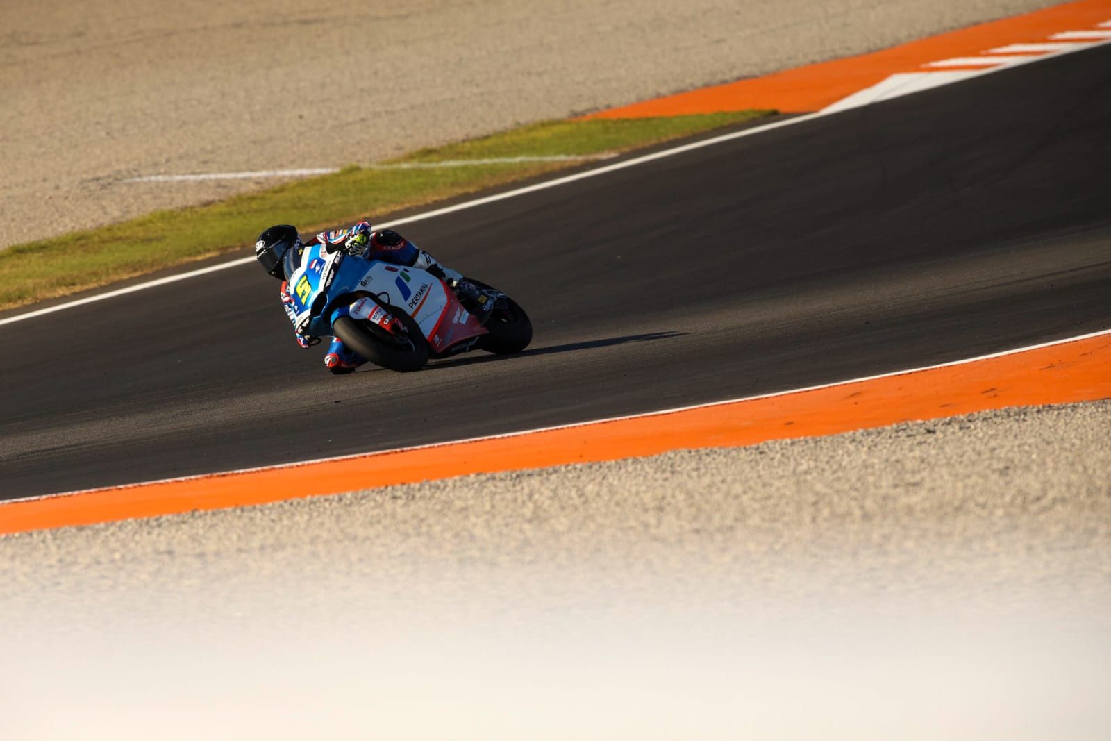 Jaume Masià entrenando antes de su debut en Moto2 en Cheste