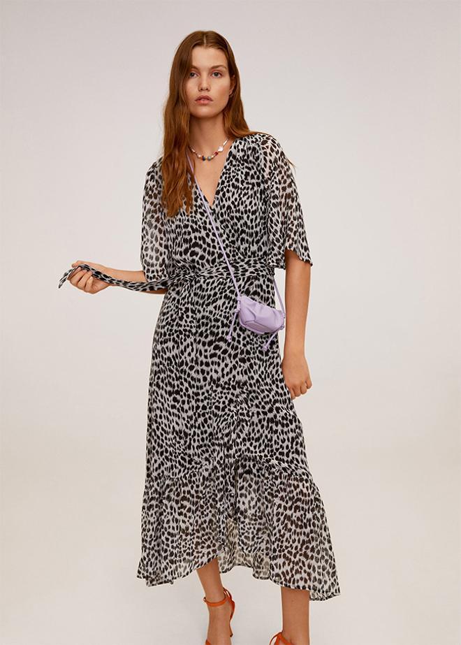 Vestido cruzado con estampado 'animal print' de Mango