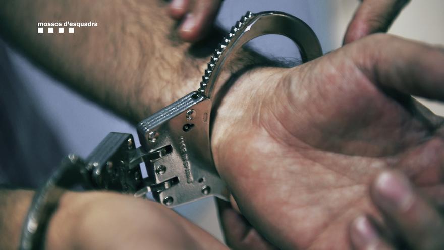 A presó per robar amb intimidació un anell a Igualada