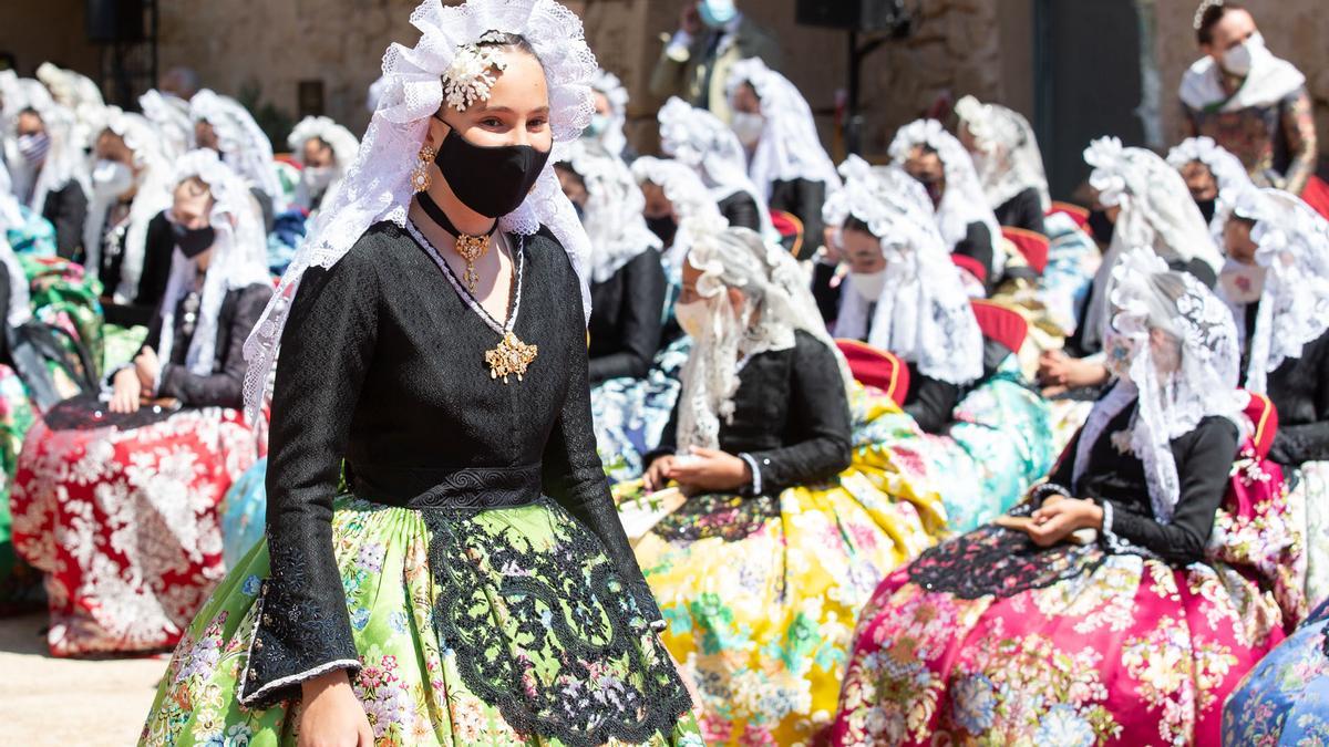 Las 82 candidatas a Bellea del Foc Infantil se reúnen en el Castillo de Santa Bárbara