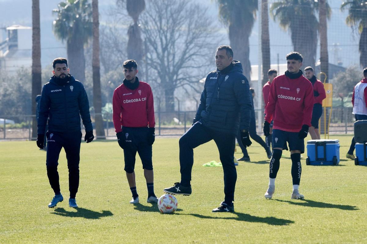 Germán Crespo, junto a Óscar Ibáñez, Calderón y Geovanni Barba, este viernes.