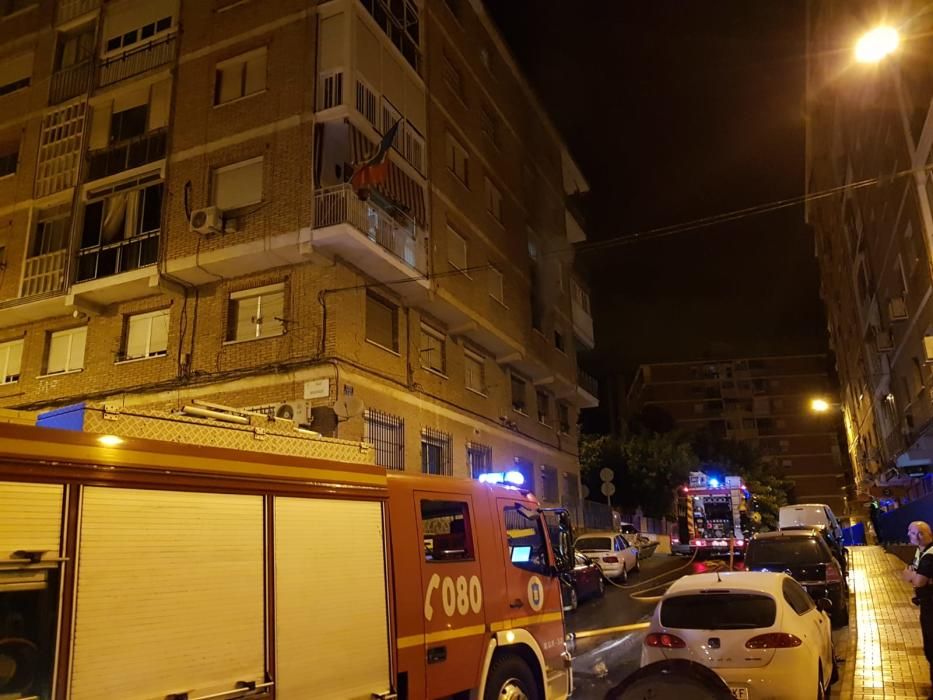 Intervención de los bomberos en el Pasaje Mirageráneos.