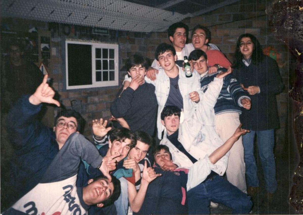 Foto de familia de asistentes al reencuentro el viernes en la Casa Cultural de Marcón. | Rafa Vázquez