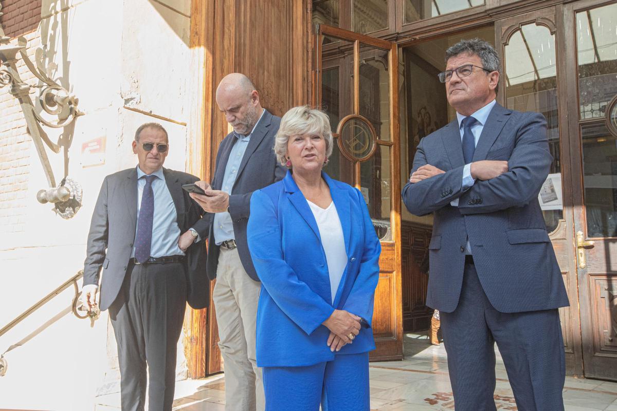 Juan Ramón Gil, Tomás Mayoral, la delegada del Consell en la provincia, Antonia Moreno, y Toni Cabot Juan Ramón Gil, Tomás Mayoral, la delegada del Consell en la provincia, Antonia Moreno, y Toni Cabot
