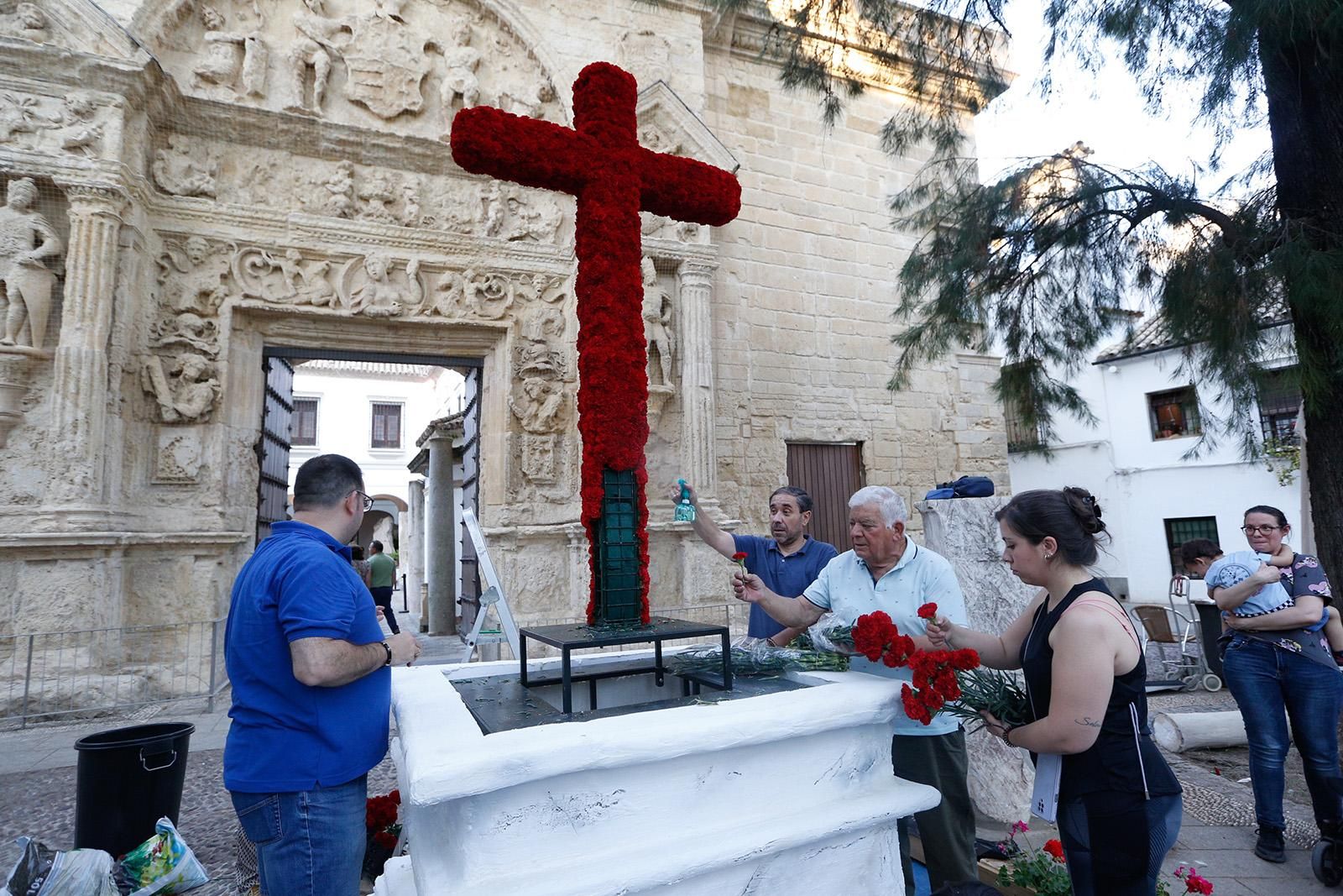 Ultiman los detalles de las Cruces de Mayo en Córdoba