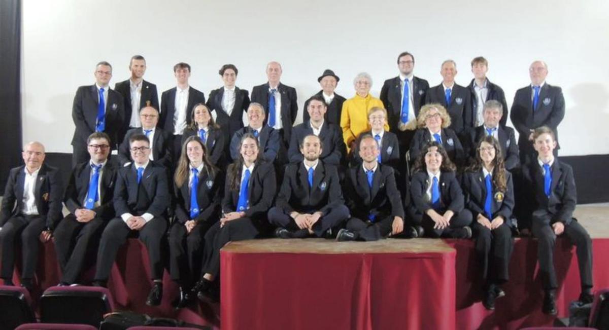 Llegada de Papá Noel y su elfo a la localidad.  | SERVICIO ESPECIAL