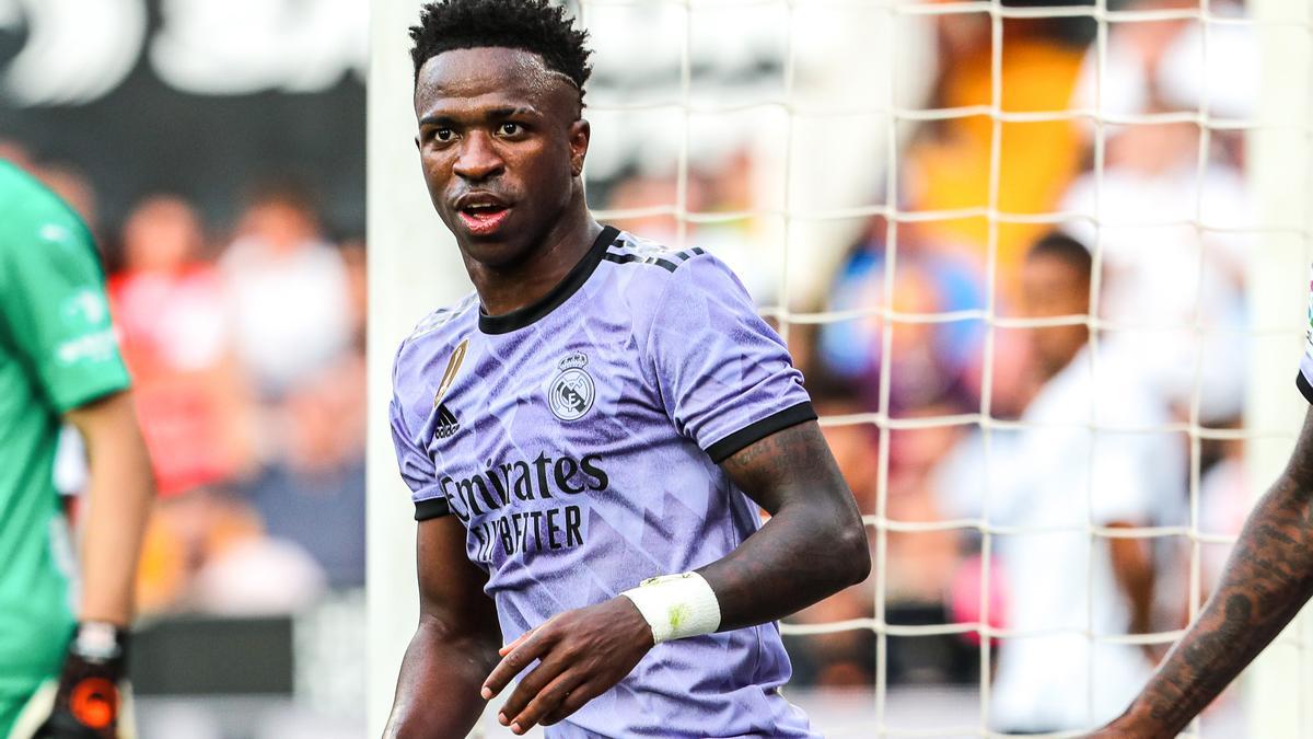 Vinicius Junior en el partido del Real Madrid contra el Valencia en Mestalla.