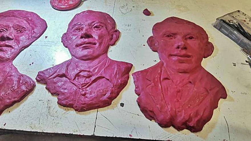 Juan de la Fuente ultima la obra de homenaje a los tres hombres de Grado víctimas del nazismo