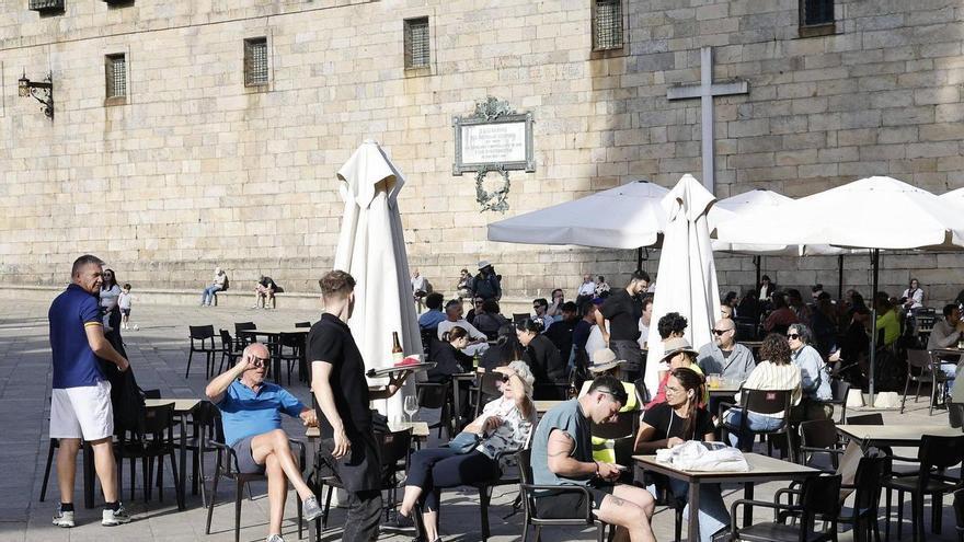 Camareros, comerciales y limpiadores: los empleos con más demanda en Santiago