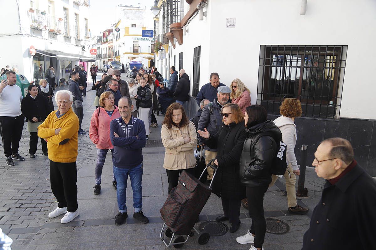 La Policía Nacional inspecciona la Casa de los Guzmanes de Córdoba tras aparecer una tercera granada