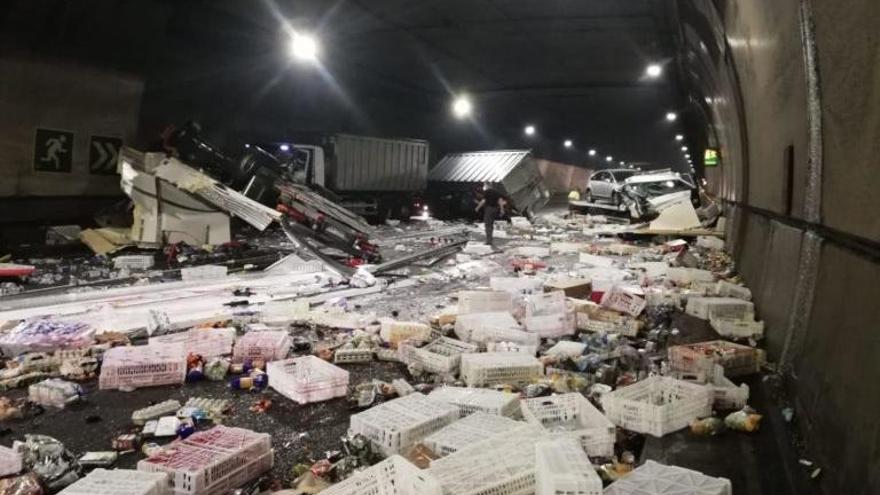 El material ha quedat escampat a l&#039;interior d&#039;un dels túnels