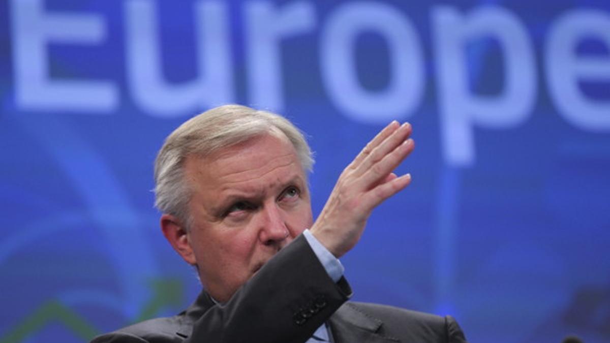 Olli Rehn, durante una rueda de prensa en la sede de la Unión Europea en Bruselas. EFE