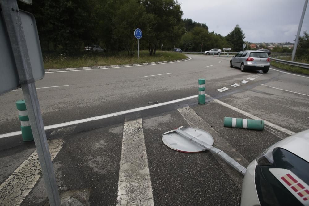 Accidente en la rotonda de Vegarrozadas.