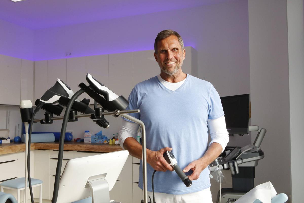 Moderne Technik unterstützt den Facharzt für Orthopädie und Unfallchirurgie Dr. Heiko Miguel Diedrichs bei Analyse und Behandlung.