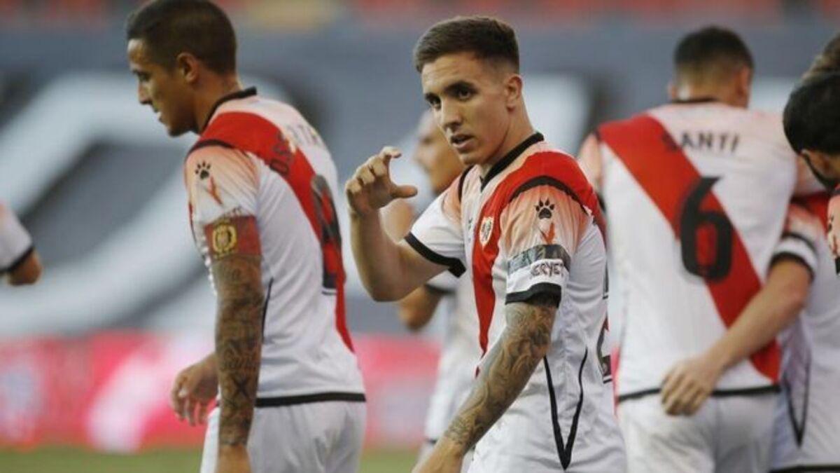 Jony Montiel, con la elástica del Rayo Vallecano.