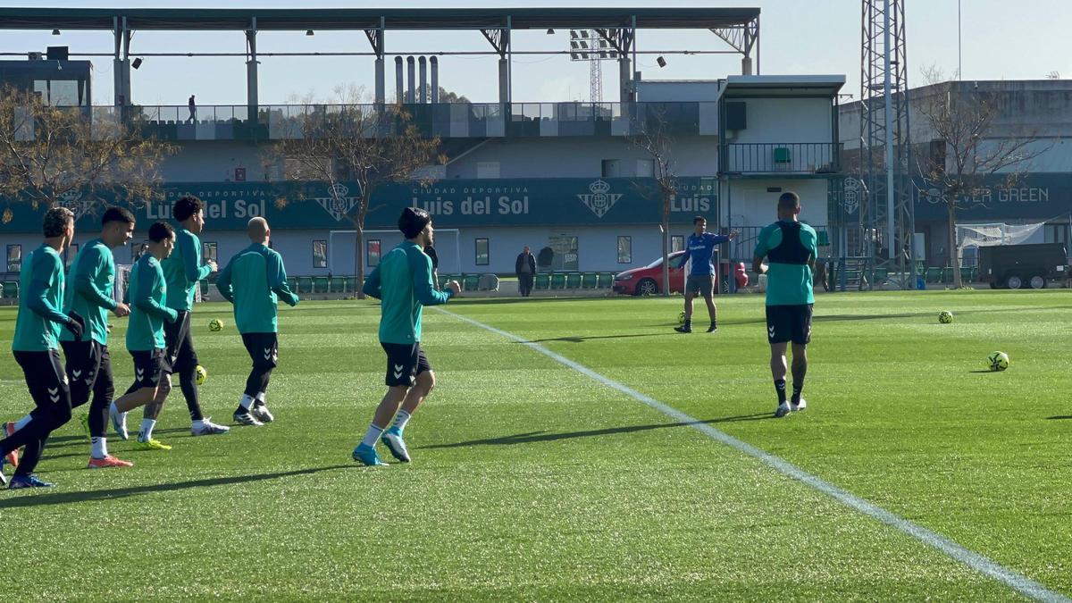 Antony, en el entrenamiento del Betis de este jueves en la CD Luis del Sol