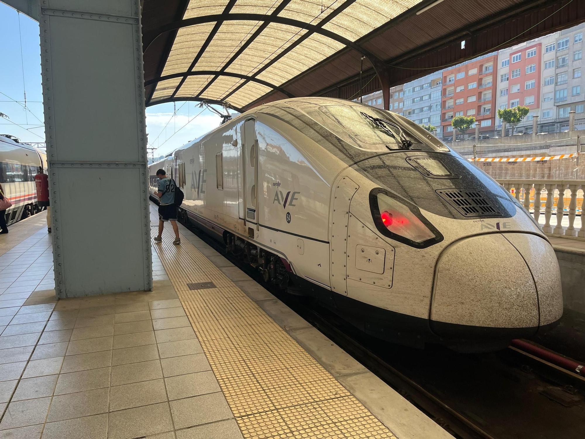 Llegada del primer tren Avril a la estación de San Cristóbal